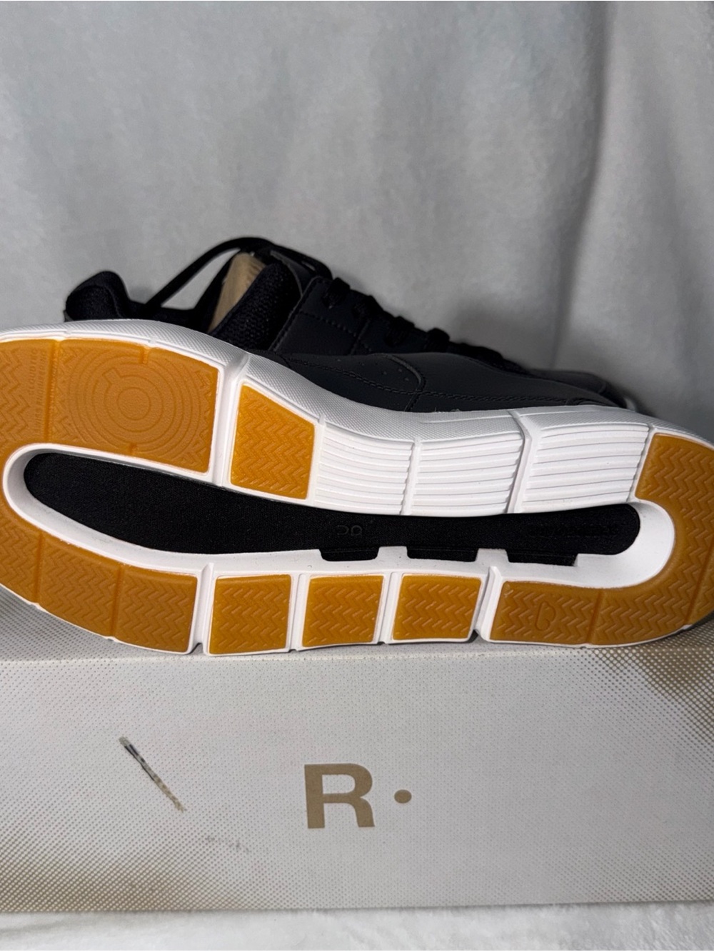 On the Roger Clubhouse Women's Tennis Shoes Black/White, Size W8.5 - Picture 3 of 10